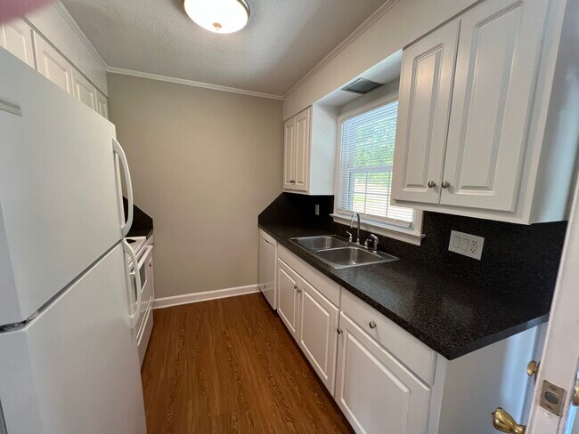 Building Photo - 2507 Saint Christopher Cir SW