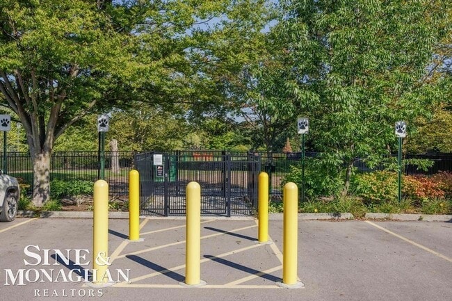 Building Photo - 744 Trombley Rd