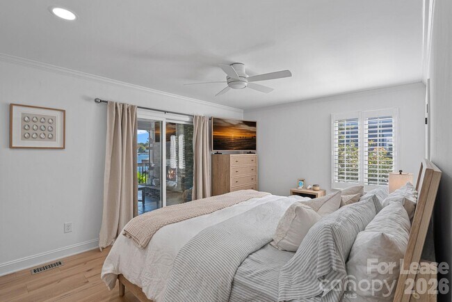 Building Photo - 18026 Whispering Oaks Dr