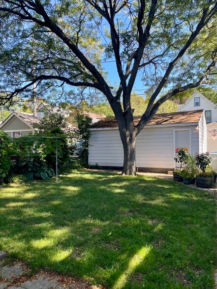Primary Photo - 3374 S Indiana Ave