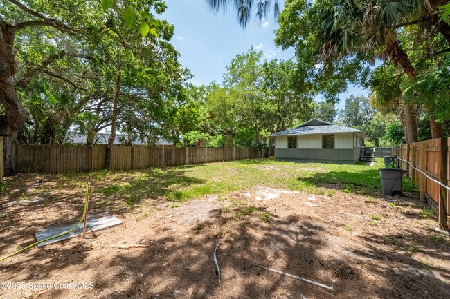 Building Photo - 1919 Poinsetta Blvd