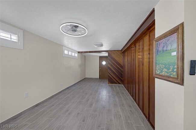 Building Photo - 1720 Eastwood Dr