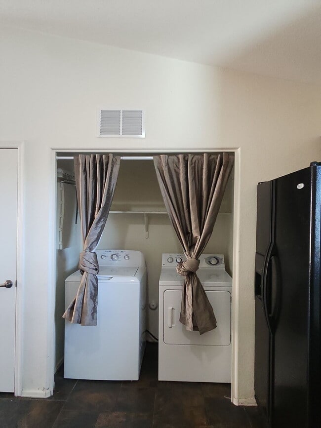 Building Photo - "Charming 3-Bedroom Oasis in Sahuarita - Spacious Living Awaits!"