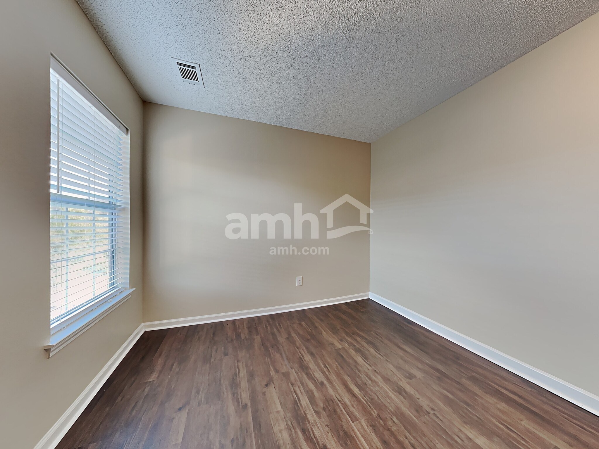 Building Photo - 2030 Clipstone Dr