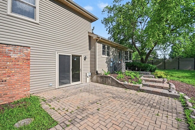 Building Photo - 5195 Castaway Ln
