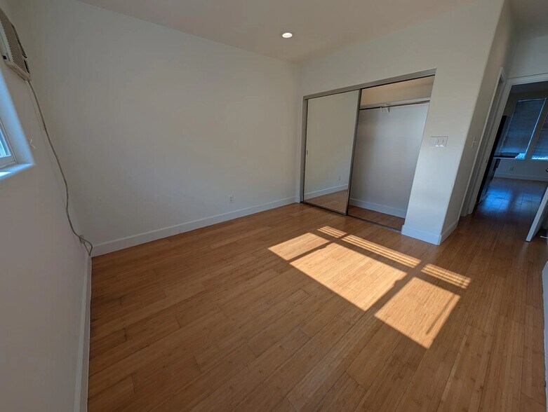 Building Photo - 1010 Wilton Pl