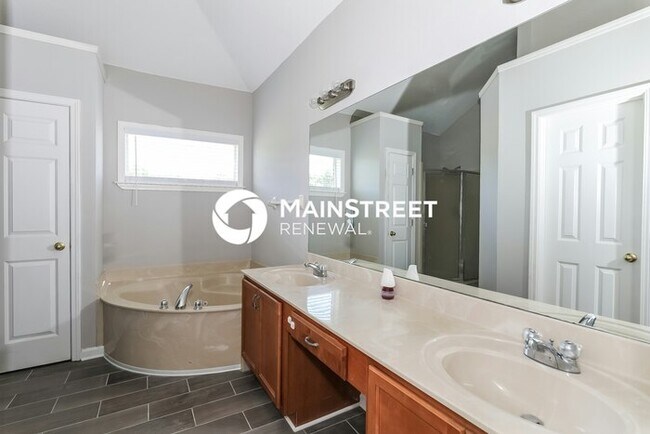 Building Photo - 3 Bedroom Pet-Friendly Home in CORDOVA, TN with Main Street Renewal