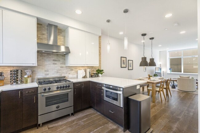 Building Photo - 722 3rd Ave N