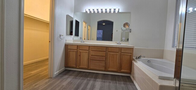 Building Photo - Beautiful South Meadows Home For Rent