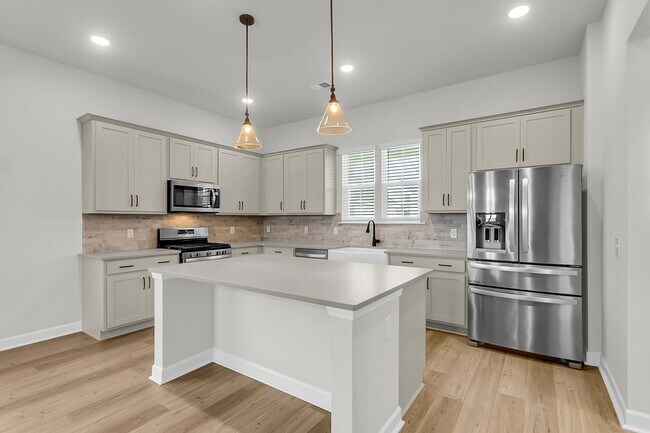 Building Photo - Beautiful 3 Bedrooms, 3.5 Bathrooms Home i...