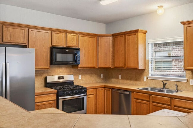 Building Photo - 10277 English Manor Dr