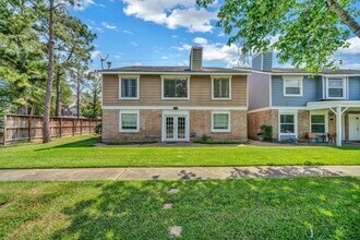 Building Photo - 770 Memorial Mews St