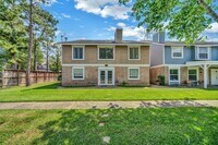 Building Photo - 770 Memorial Mews St