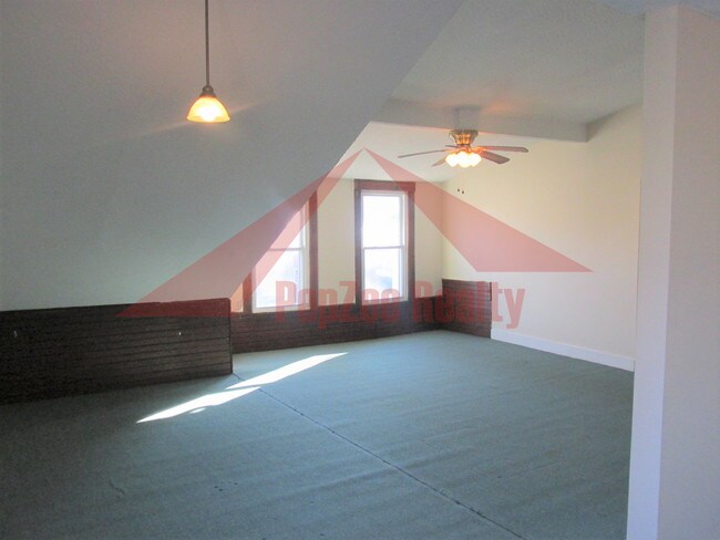 Building Photo - 2125 Catalpa Dr