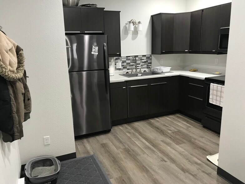 Building Photo - 410 E Mill St