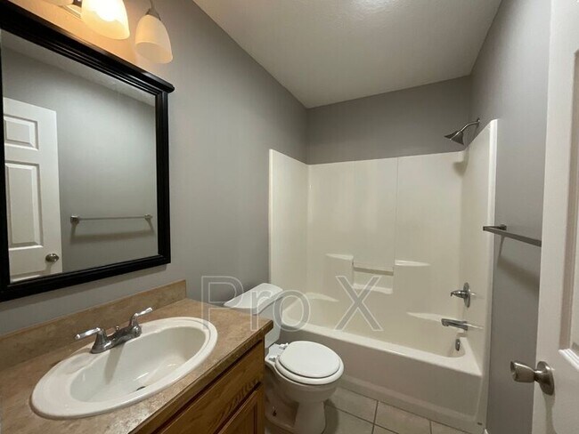 Building Photo - 211 S Hall St