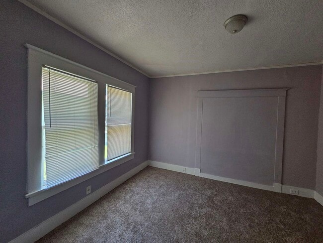 Building Photo - 1320 Faxon Ave