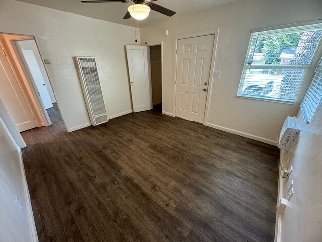 Building Photo - One Bedroom - West Sacramento