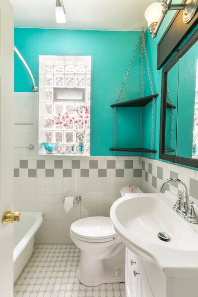 First floor full bath - 4945 Delor Street