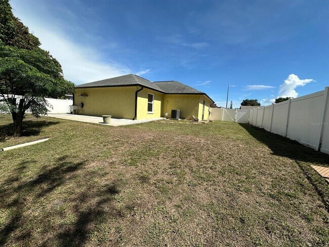 Building Photo - 6807 Kingston Dr