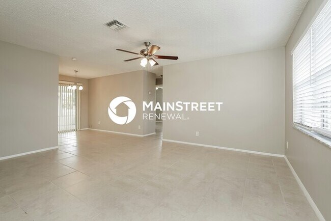 Building Photo - 3 Bedroom Pet-Friendly Home in Fort Myers, FL with Main Street Renewal