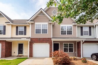 Building Photo - 3 Bedroom 3 Bath Townhome in Persimmon Hil...