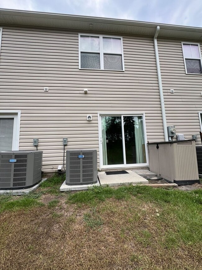 Building Photo - Townhome in Holly Ridge!!