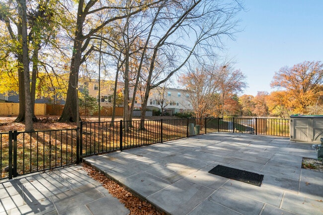 Building Photo - 4339 Cedarlake Ct