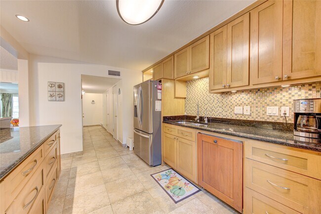 Building Photo - 824 Wax Myrtle Ln