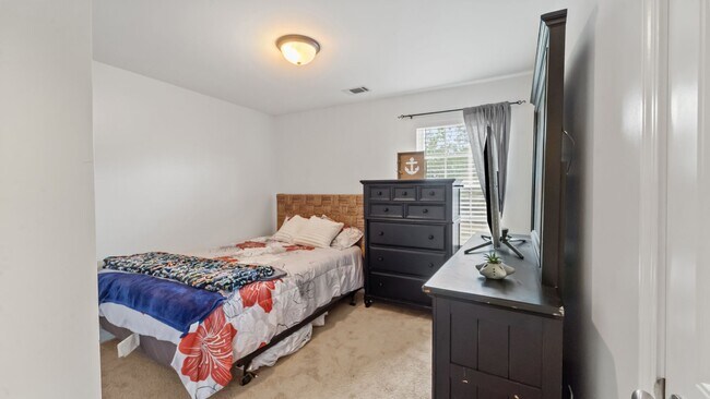 Building Photo - Spacious 3BR Home with Fenced Yard Near Ft. Stewart