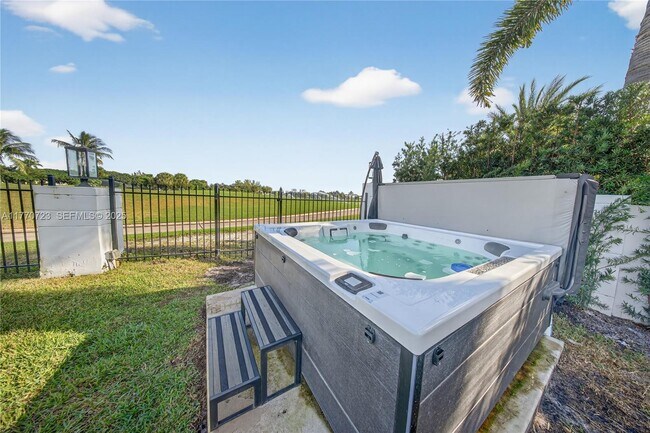 Building Photo - 4312 NE 22nd Ave