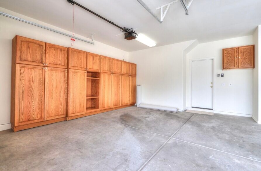 Building Photo - 45694 W Ranch Rd