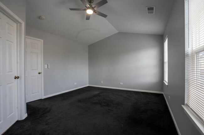 Building Photo - 2837 Oakmont Dr
