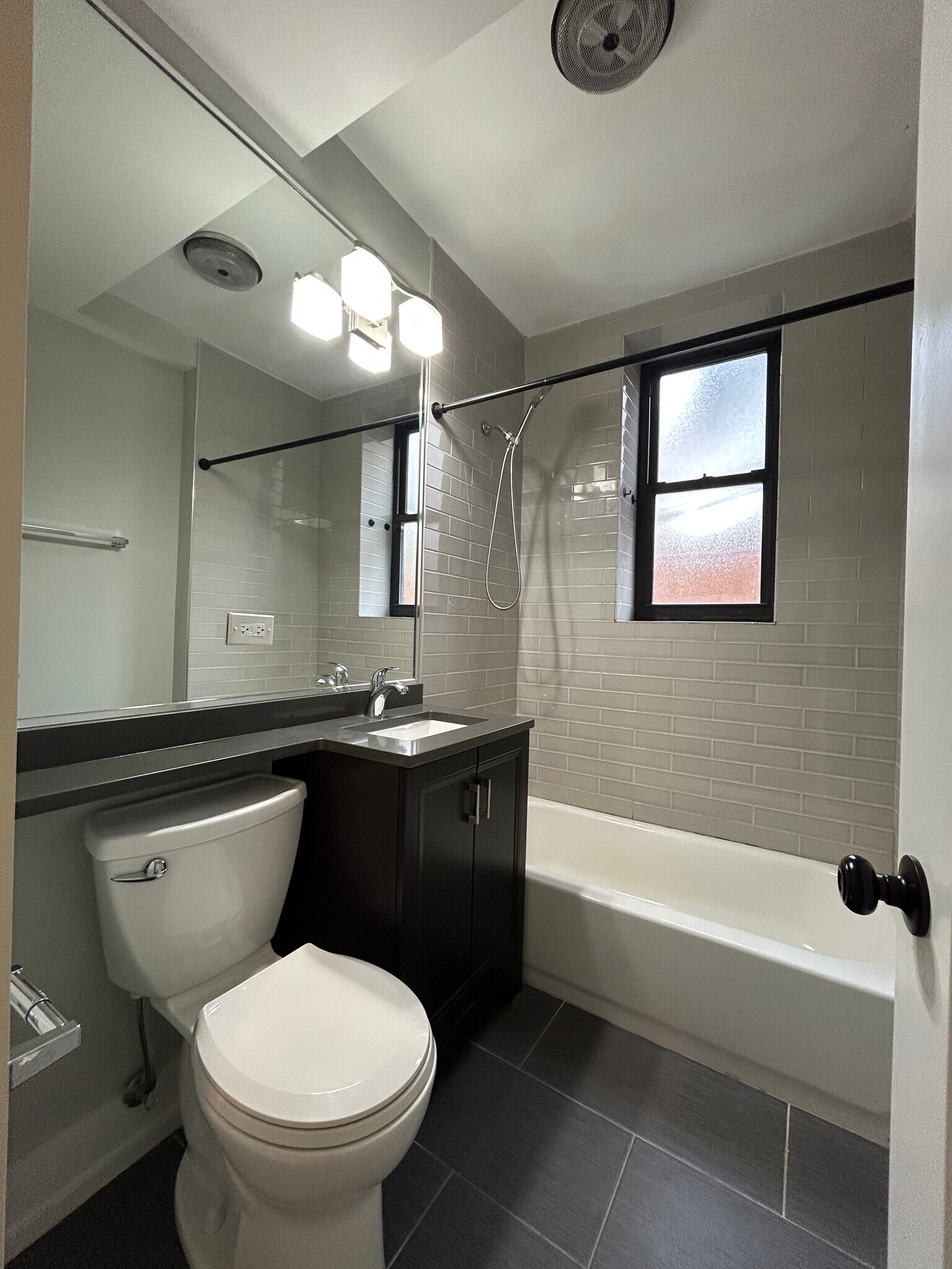 Building Photo - 1128 Maple Ave