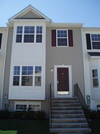 Building Photo - Spacious 4 Bedroom Townhome Near NC State!