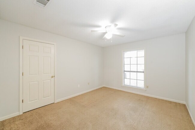 Building Photo - 3565 Foxfield Trail