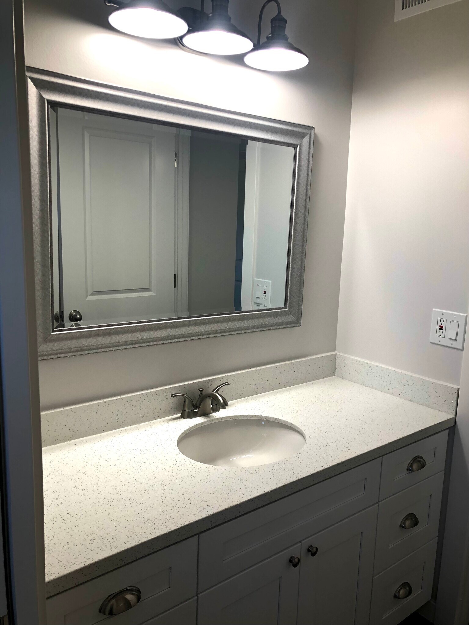 Building Photo - 504 Richmond Dr