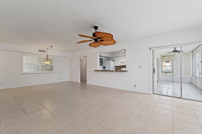 Building Photo - 5570 Tamberlane Cir