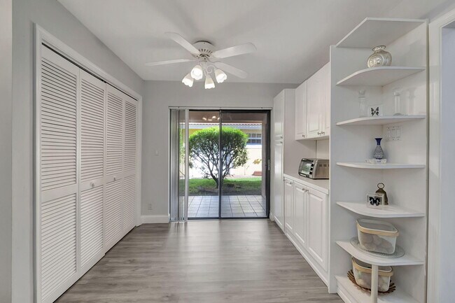 Building Photo - 10204 Camelback Ln