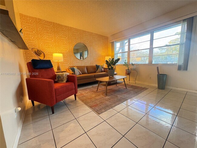 Building Photo - 13250 SW 4th Ct