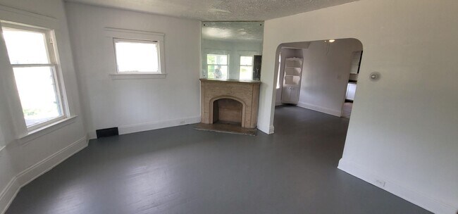 Building Photo - 626 E 130th St