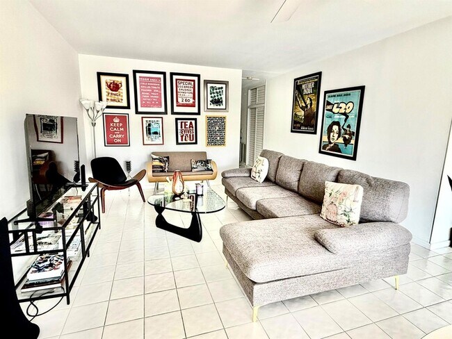 Primary Photo - 128 Venetian Dr