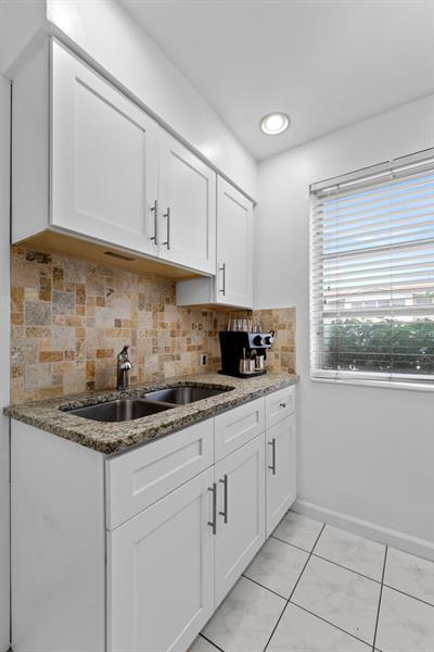 Building Photo - 2130 NE 42nd Ct