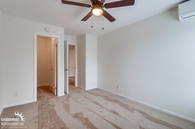 Building Photo - Charming 1Bdm 1Ba Condo in the Heart of Sa...
