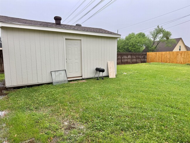 Building Photo - 3007 Wagon Trail Dr