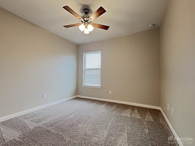 Building Photo - 1214 Cres View Dr