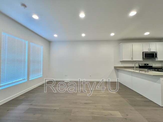 Building Photo - 3553 Hardman Way