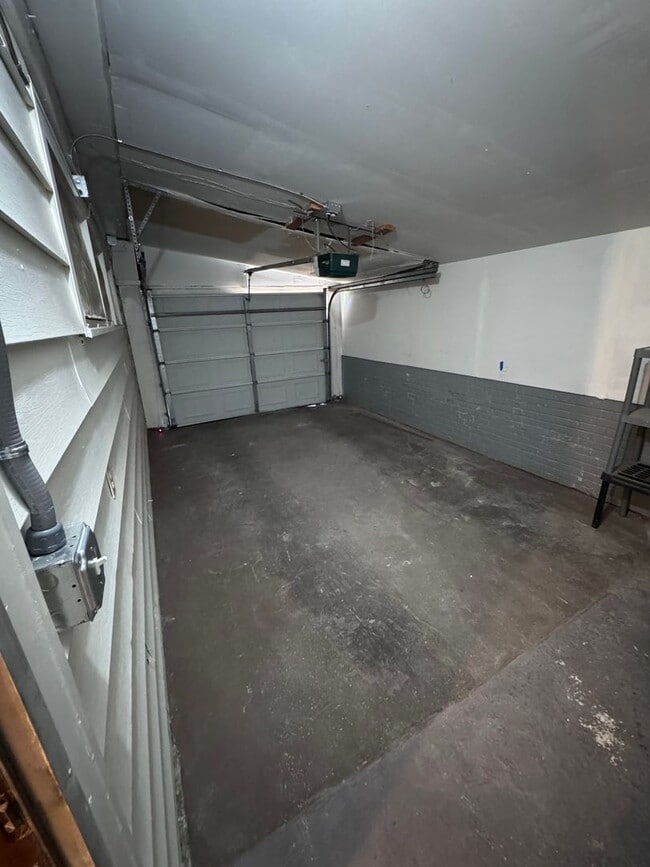 Building Photo - Mayo Meadow 3 Bed 1.5 Bath Cutie! Fully Up...