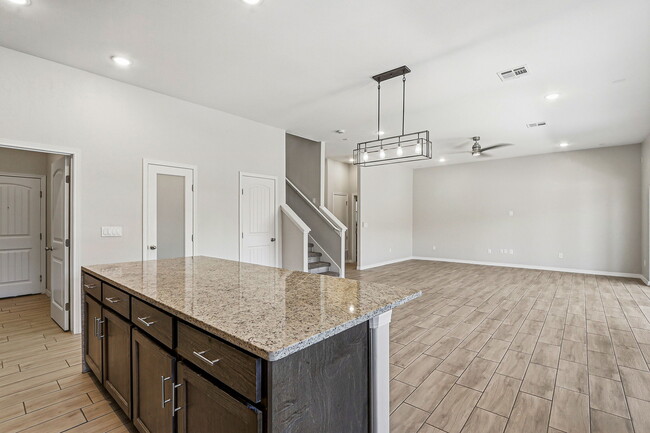 Building Photo - 629 La Entrada Cir