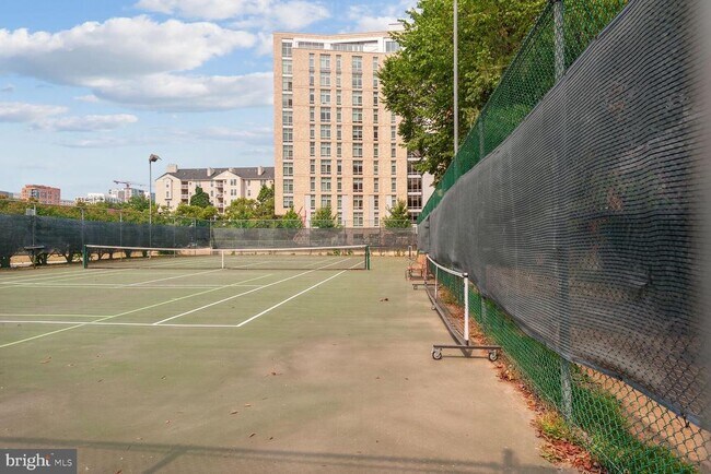 Building Photo - 1530 Key Blvd